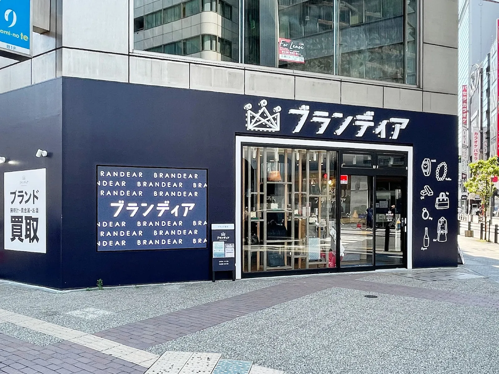 ブランディア池袋西口駅前店様　屋外用LEDビジョン設置