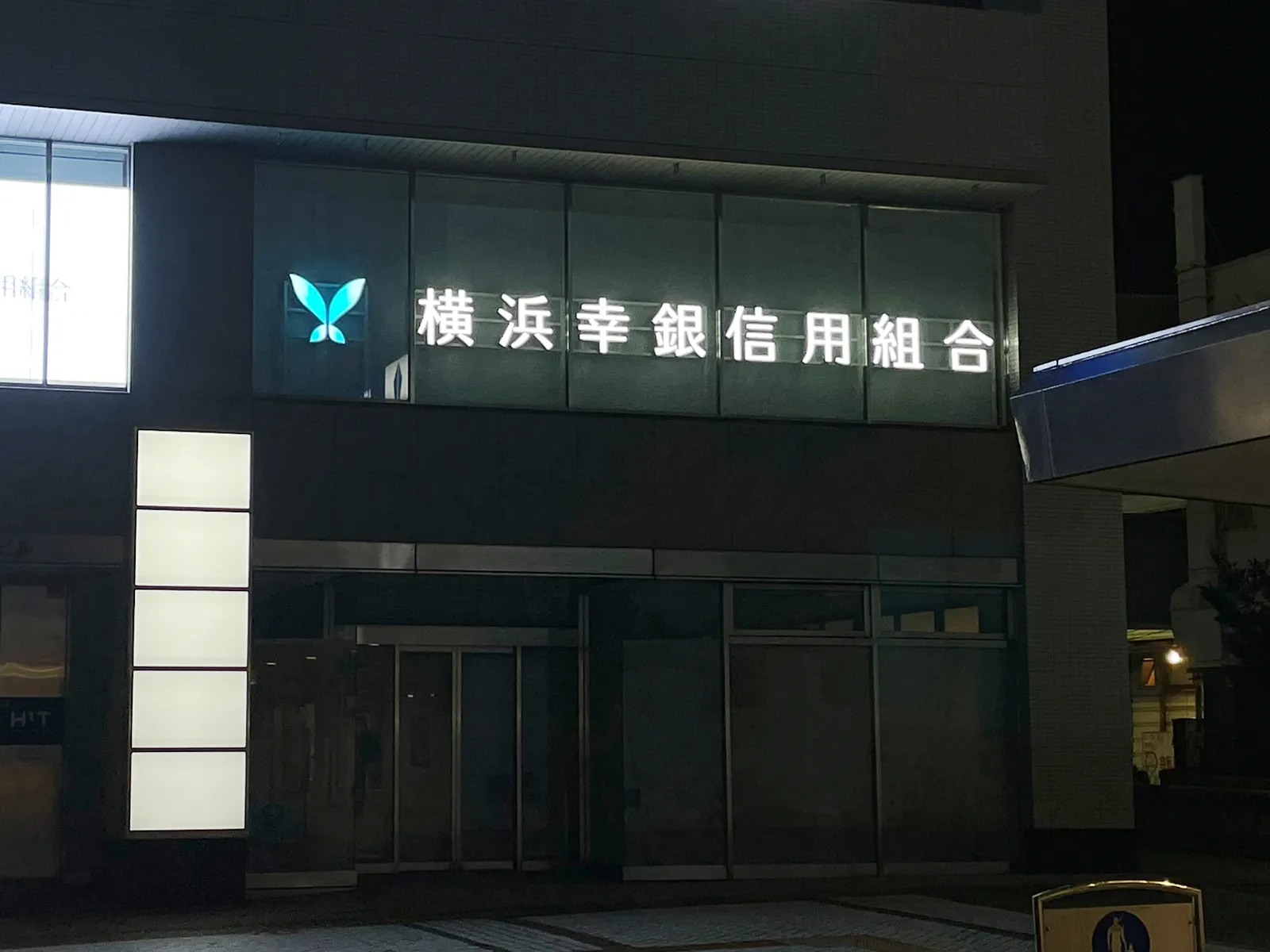 窓面サイン設置画像②