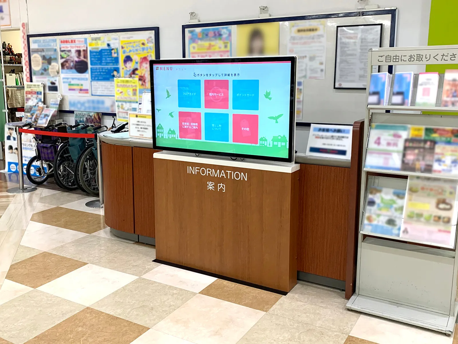 アクロスモール新鎌ケ谷様　館内案内用デジタルサイネージ