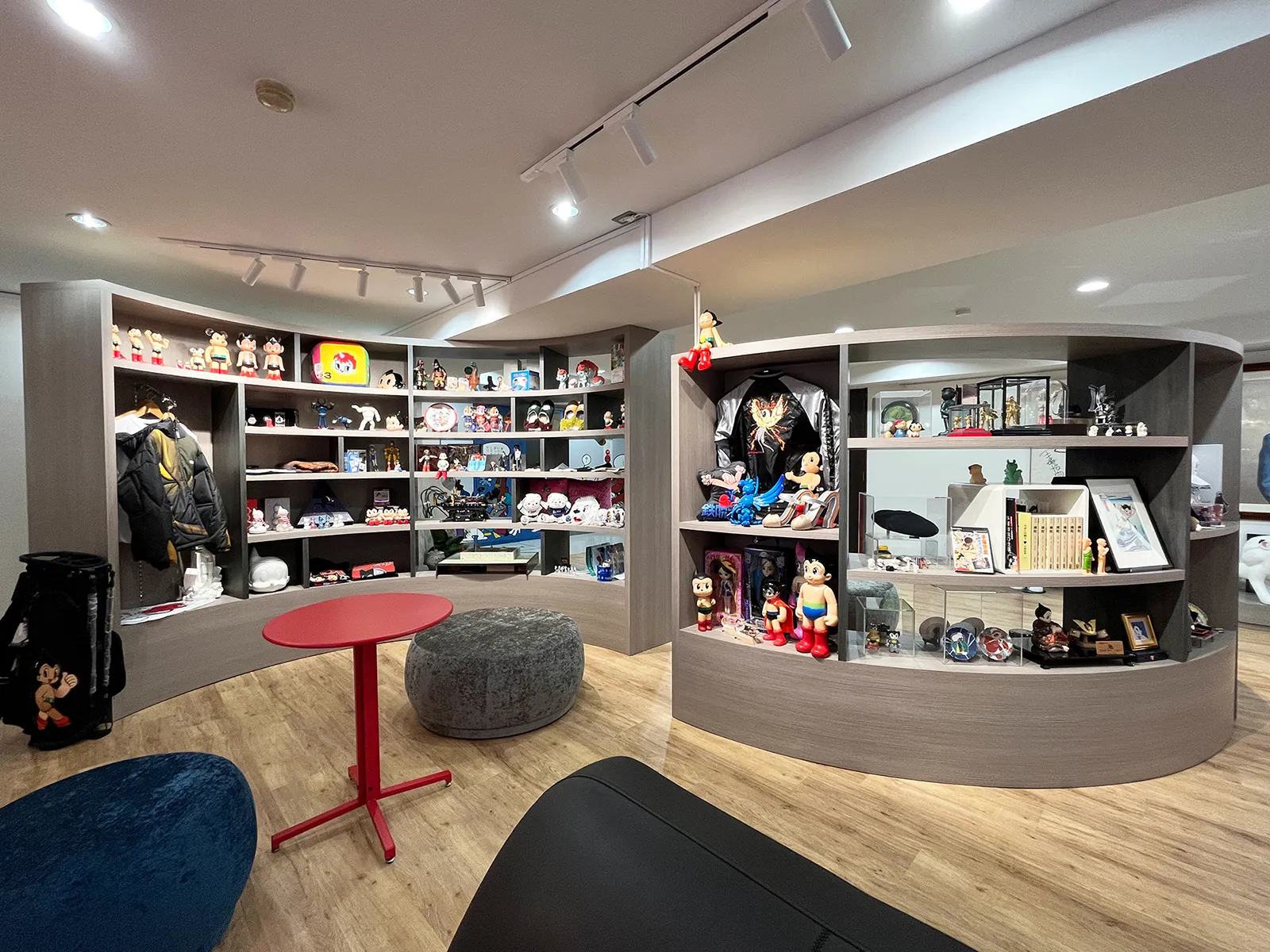 手塚プロダクション様 エントランス造作什器