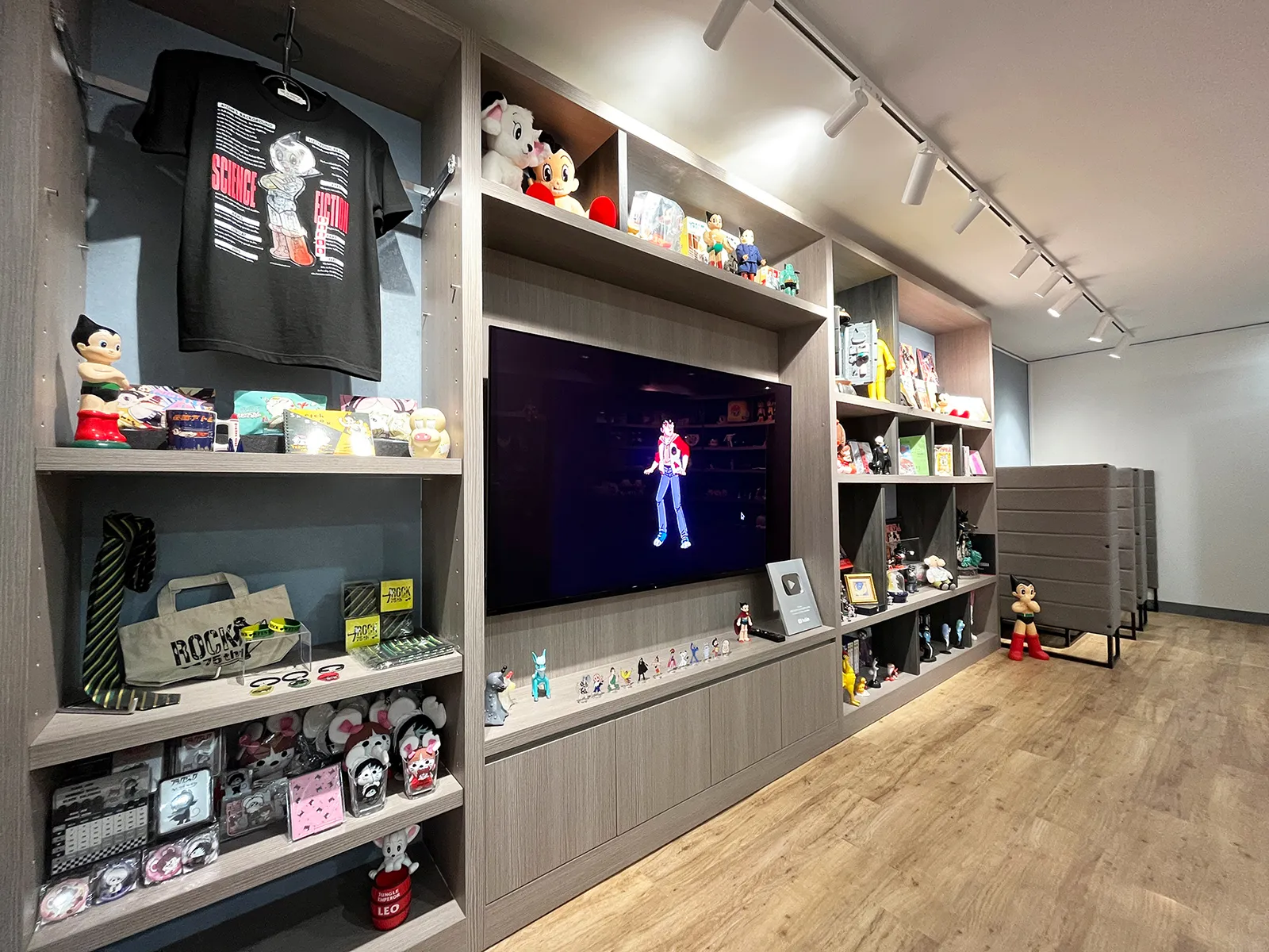 手塚プロダクション様 エントランス造作什器画像③