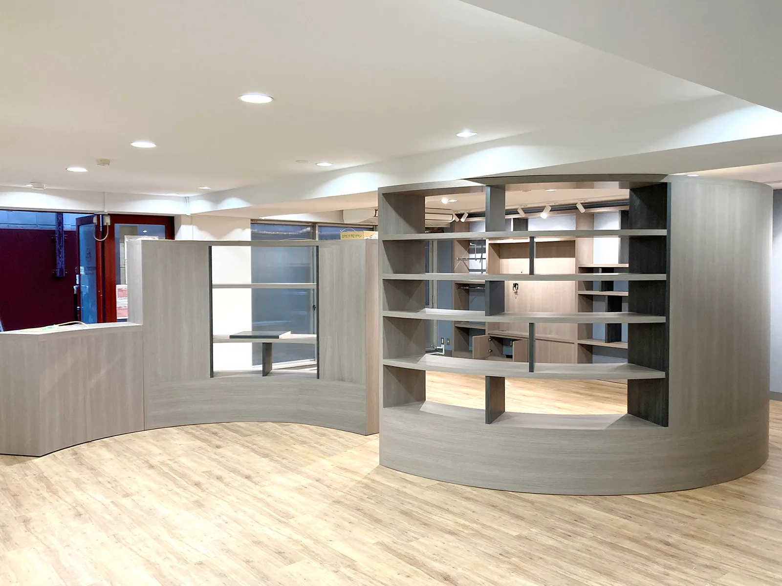 手塚プロダクション様 エントランス造作什器画像④