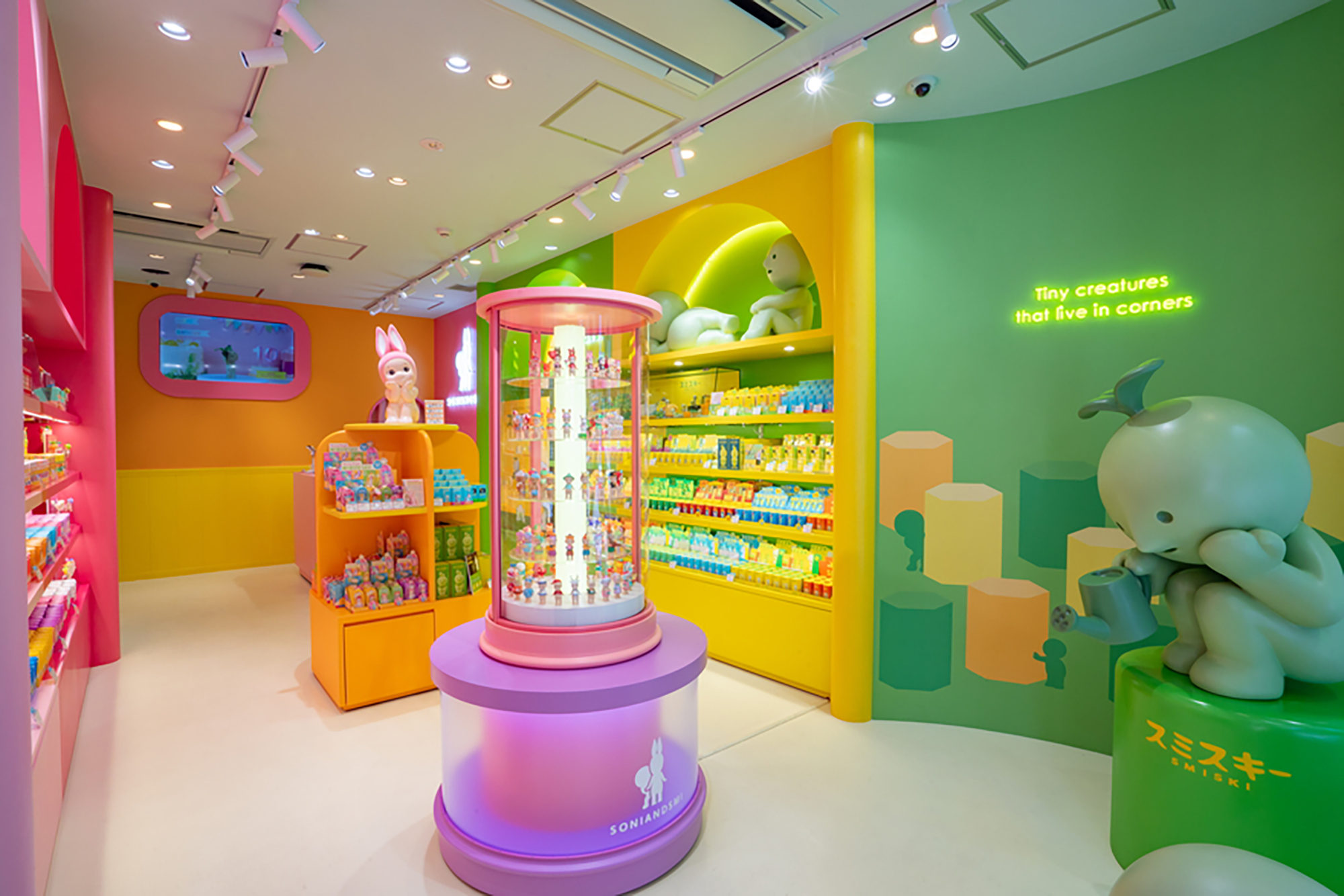 SONIANDSMI」渋谷 キャラクターショップ販売店の店内什器