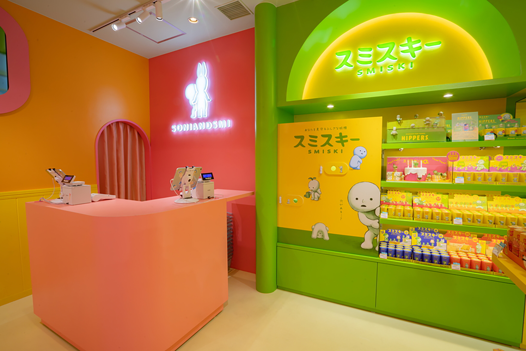 SONIANDSMI」渋谷 キャラクターショップ販売店の店内什器