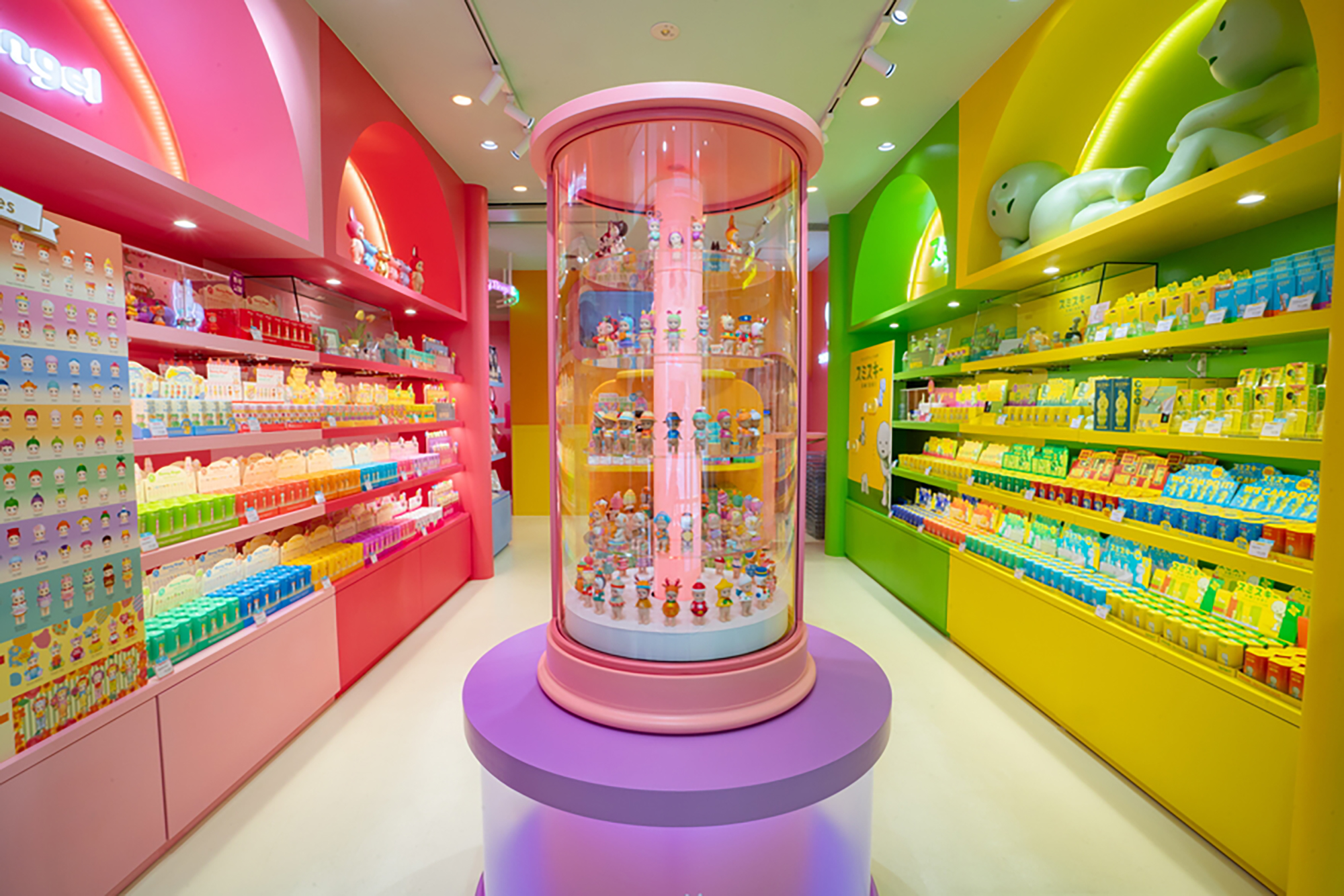 SONIANDSMI」渋谷 キャラクターショップ販売店の店内什器